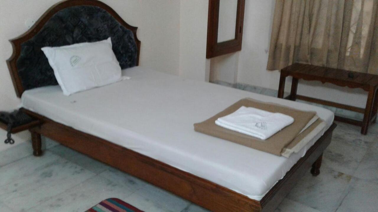 Hotel Geethanjali Residency 바드라찰람 외부 사진